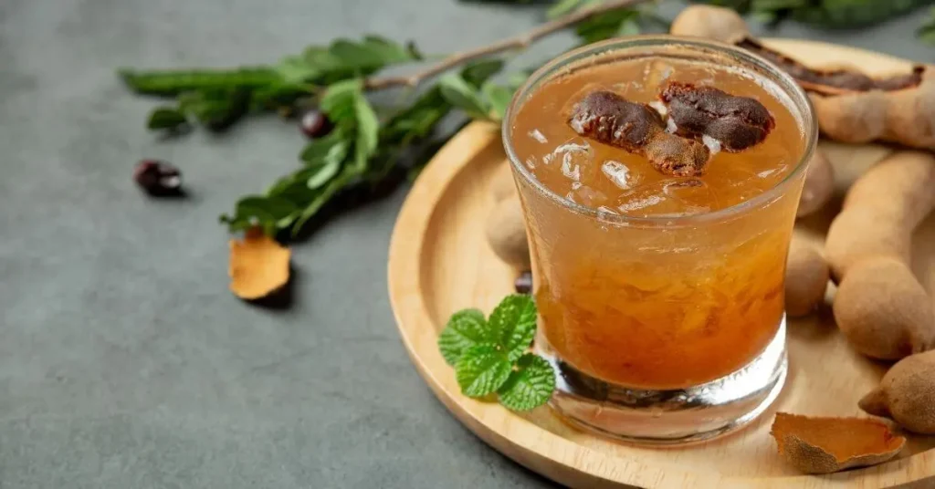 Conheça os 7 benefícios desse fruto tropical delicioso, muito popular no Brasil Tamarindo benefícios e receitas